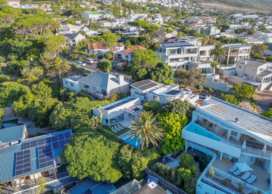 8 Bedroom Property for Sale in Camps Bay Western Cape